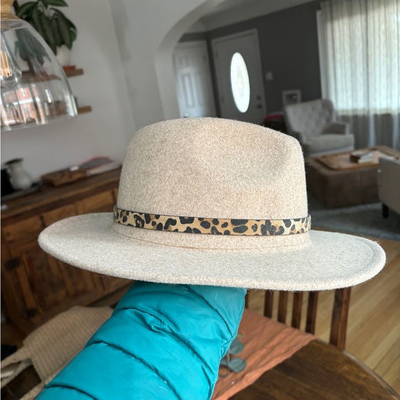 Wool hat - Picture 3 of 4